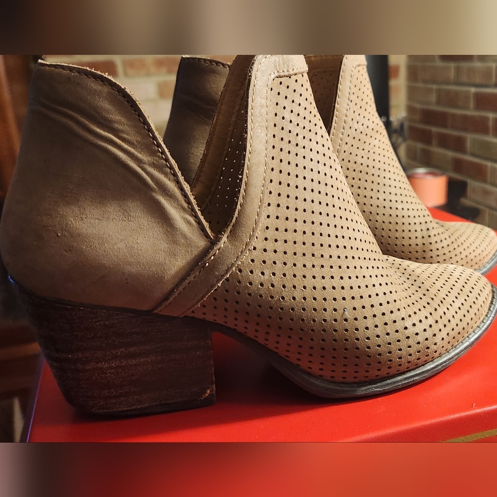Steve Madden Tan dress shoes